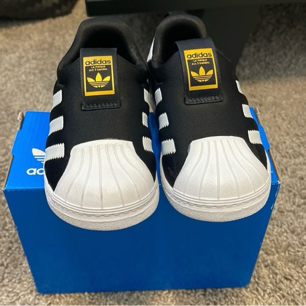 Adidas superstar 360 Black and White Sneakers with Iconic Shell Toe / boys kids